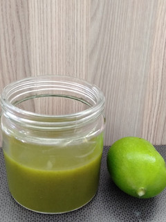 કાચી કેરી નું શીરપ (Kachi Keri Syrup Recipe In Gujarati) રેસીપી મુખ્ય ફોટો