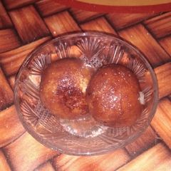 A picture of Gulab Jamun.