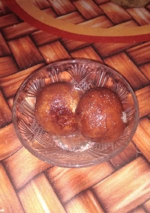 A picture of Gulab Jamun.