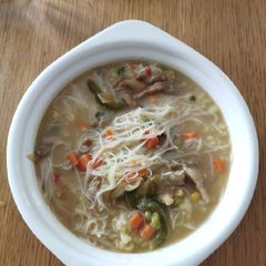 A picture of Rice Noodle with Soup.