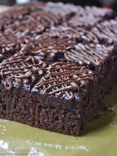 A picture of Eggless nutella chocolate cake.