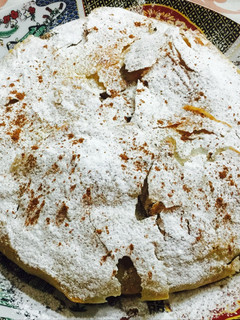 Una foto de Pastella de pollo بسطيلة بالدجاج