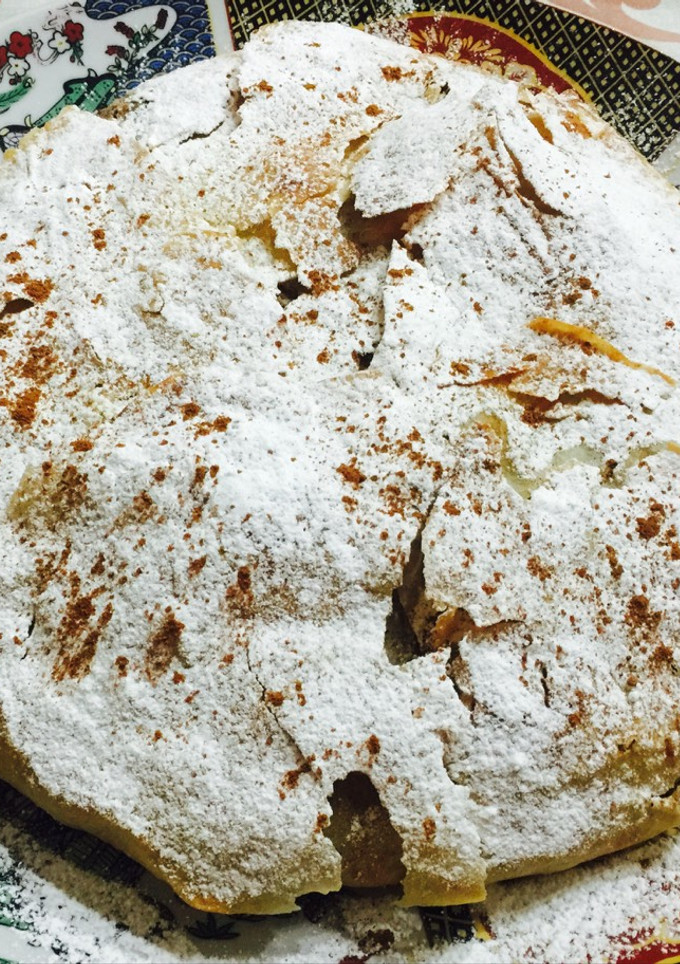 Una foto de Pastella de pollo بسطيلة بالدجاج