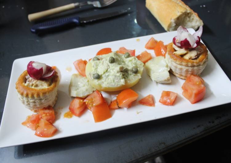 Volovanes con salmón en conserva y patata rellena