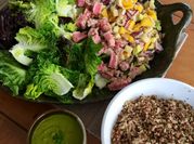 Una foto de salsa verde preparada
