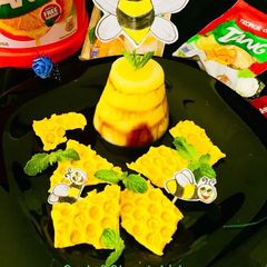 A picture of Pina Colada Honey hive.