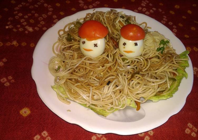 Atta garlic noodles with boiled eggs