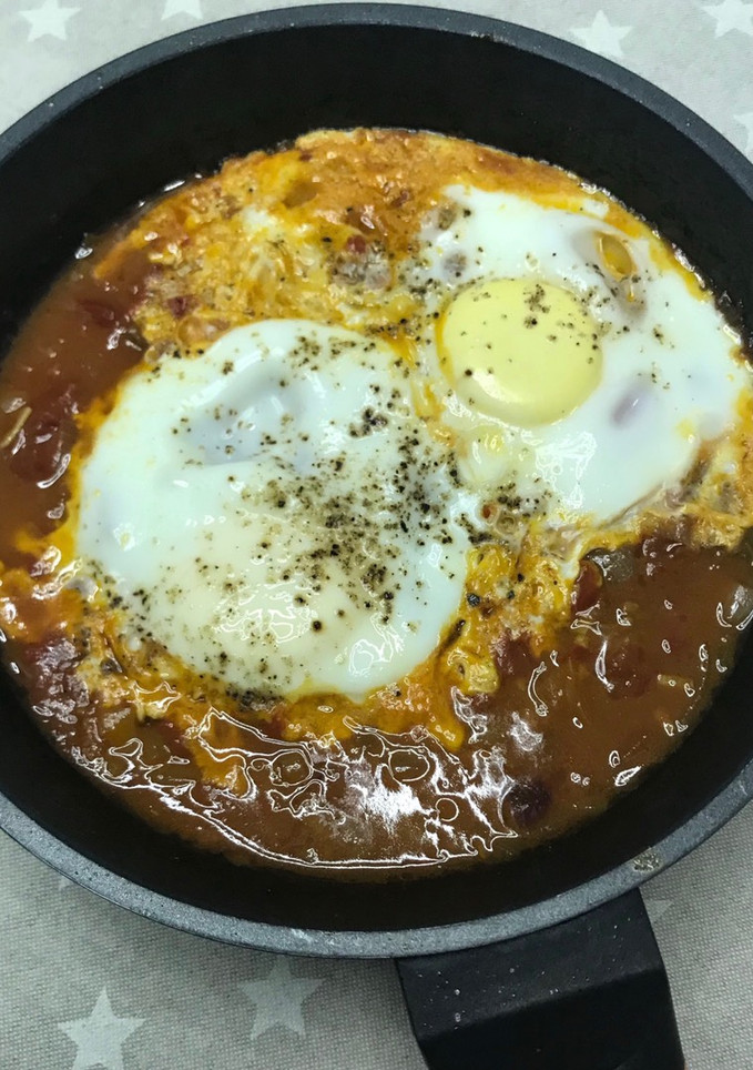 Una foto de Tomates con 2 huevos