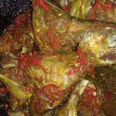 รูปของ Ikan mata gede masak bumbu