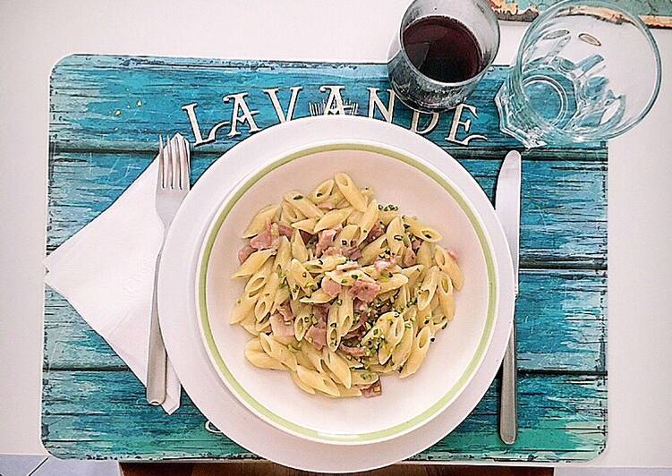 Penne prosciutto e pistacchio