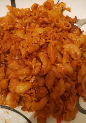 A picture of Leftover cheesy macoroni.