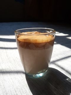 Hình của món Dalgona Coffee.