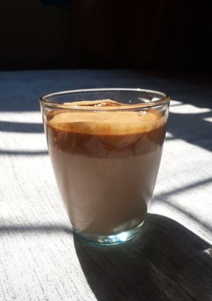 Hình của món Dalgona Coffee.
