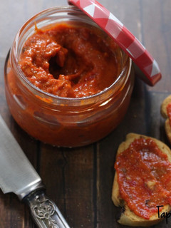 Una foto de Paté de pimientos asados y anchoas