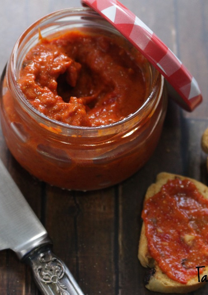 Una foto de Paté de pimientos asados y anchoas