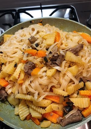 A picture of Stir-Fried Pho Noodles with Beef and Vegetables.