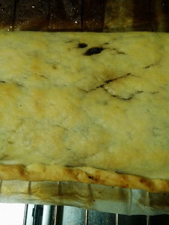 Una foto de Empanada de morcilla con manzana y queso de cabra