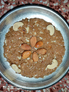 સુખડી (Sukhdi Recipe In Gujarati) રેસીપી મુખ્ય ફોટો