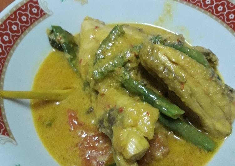 Ayam gulai kuning