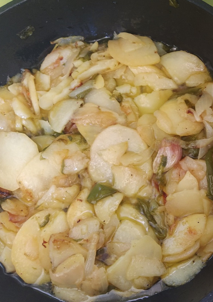 Una foto de Patatas a lo pobre🍳