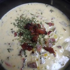 A picture of Roasted Cheesy Corn Chowder.