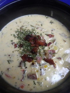 A picture of Roasted Cheesy Corn Chowder.