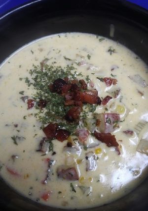 A picture of Roasted Cheesy Corn Chowder.