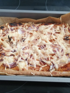 Teljes kiőrlésű sonkás pizza recept fotója