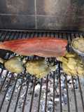Trucha a la parrilla con alcauciles