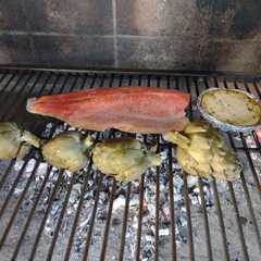 Una foto de Trucha a la parrilla con alcauciles