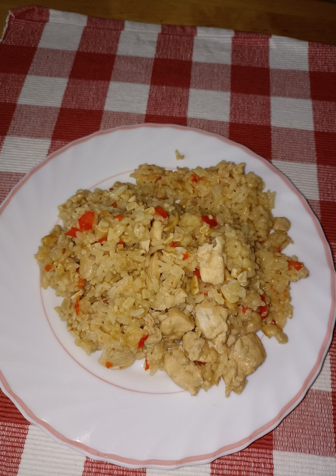 Una foto de Arroz con pollo y anacardos (Autocook)