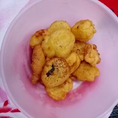 A picture of Dahi vada.