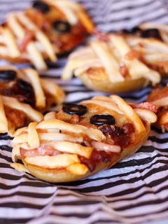 Una foto de Patatas-pizza momia para Halloween 👻
