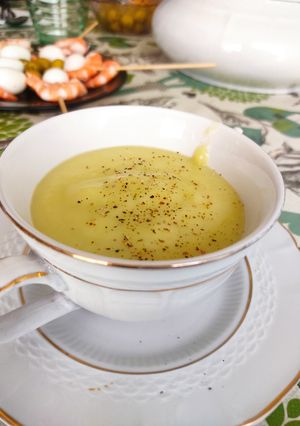 Una foto de Vichyssoise de manzana al curry con puerros