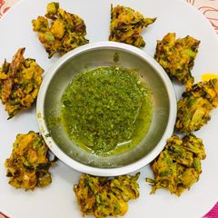 A picture of Spring onion pakodi.