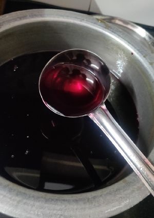 A picture of Rooh afza.