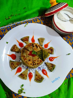 પાલક આલુ પરાઠા (Palak Aloo Paratha Recipe In Gujarati) રેસીપી મુખ્ય ફોટો