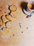 Biscotti di frolla con nocciole e gocce di cioccolato 🍪