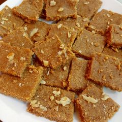 A picture of Gulpapdi.