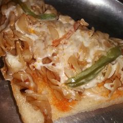 A picture of Cheese microni sandwitch.