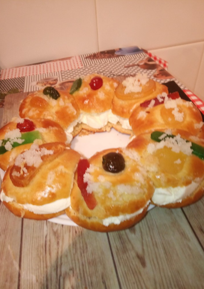 Una foto de Roscón de Reyes tradicional en MC