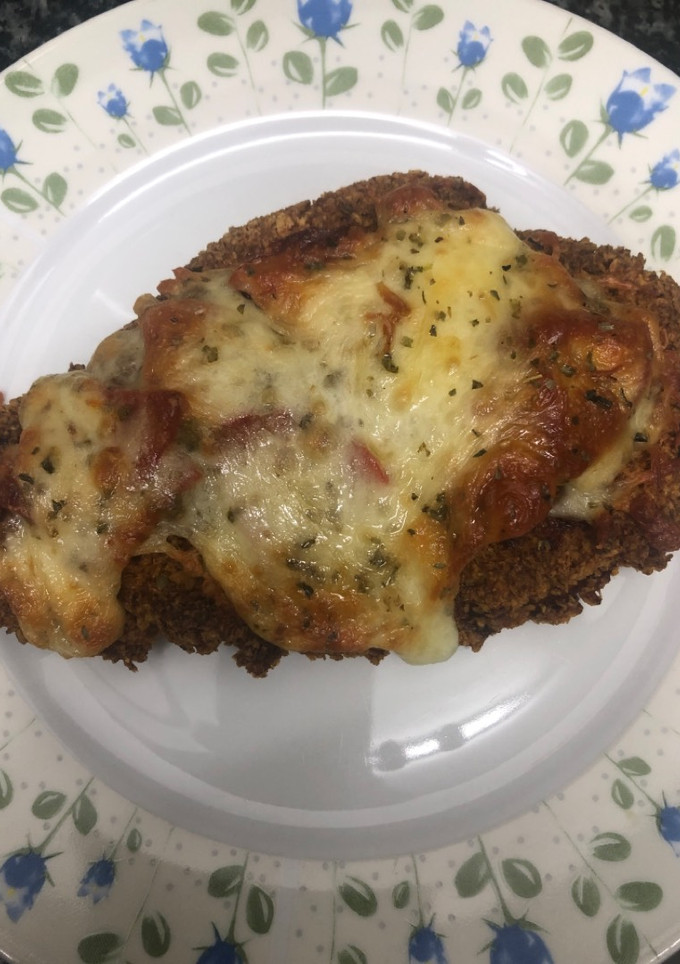Una foto de 402. Pollo-pizza de pepperoni (principal carne)