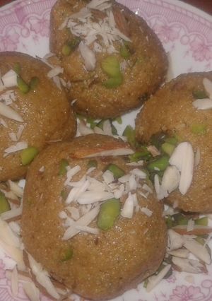 A picture of Aata,suji or besan ke laddo.
