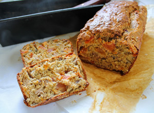Foto de Bolo salgado de atum e legumes