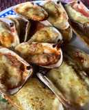 Machas a la parmesana con merkén y eneldo