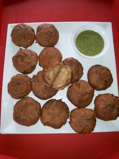 फलाहारी आलू बोन्डा(falahari aloo bonda recipe in hindi) रेसिपी मुख्य फोटो