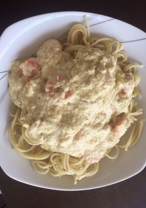 Una foto de Tallarines en salsa de langostinos