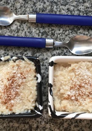 Una foto de Arroz con leche, coco y canela