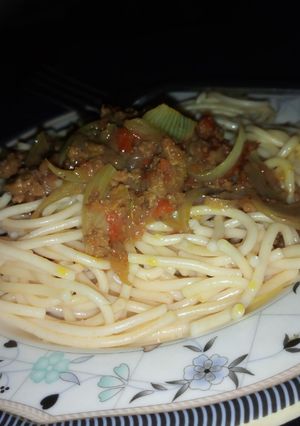 Farar taliya da sauce na nikkekiyar nama ainihin hoton girkin