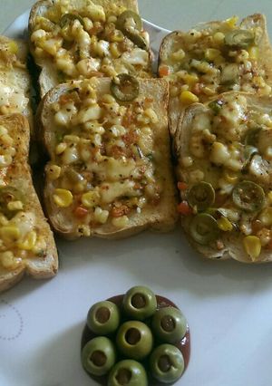 A picture of Cheesy Garlic Bread.